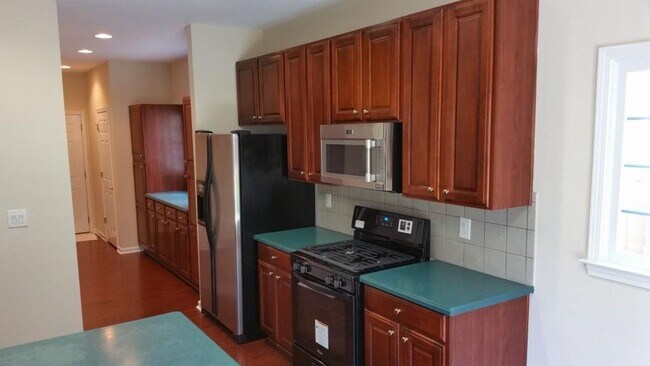 Building Photo - 4 Bedroom Single Family Rental in Great Du...
