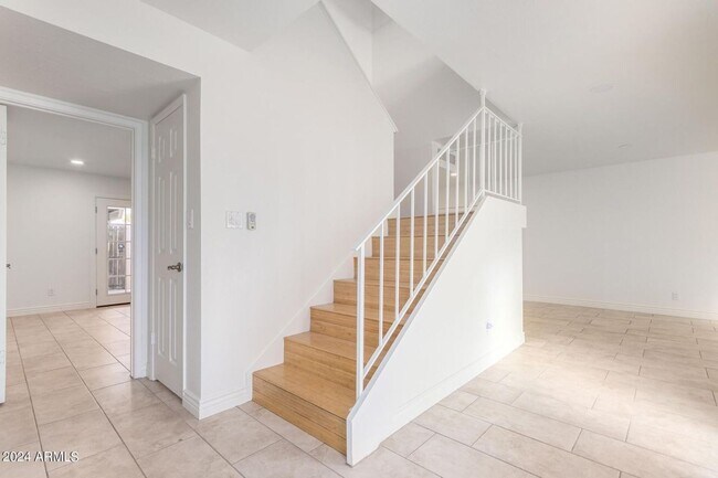 Building Photo - Beautiful townhome in Scottsdale!