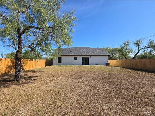 Building Photo - 19 Cragon Rd