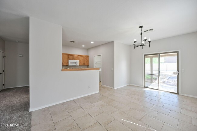 Building Photo - 1949 E Saddle Dr