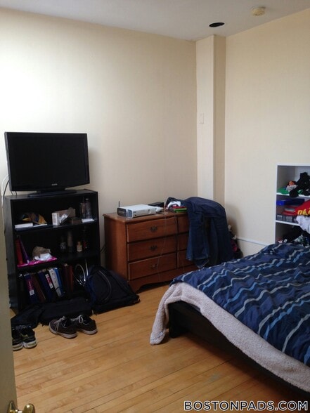 Building Photo - 229 Harvard St