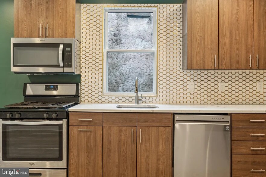 Building Photo - 2146 N Van Pelt St