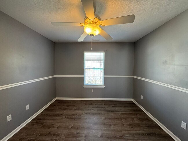 Building Photo - 2603 Oakfield Dr