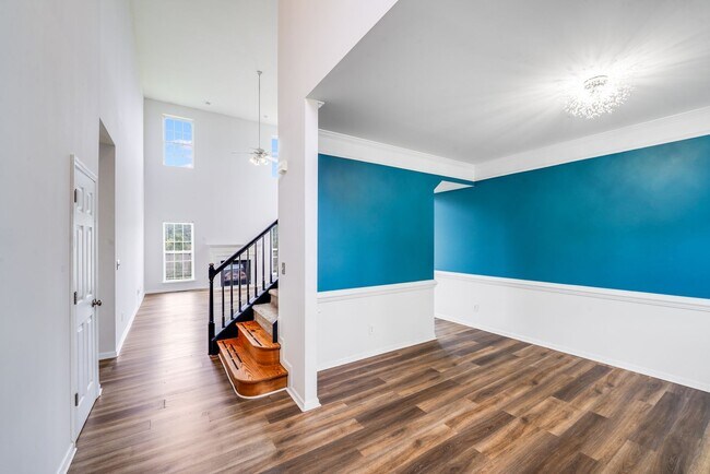 Building Photo - Enjoy Riverfront Living! Spacious 4-Bedroo...