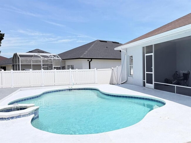 Building Photo - 906 Berwick Dr