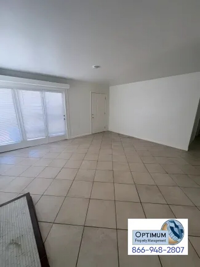 Building Photo - 3-Bedroom 1-Bathroom Home with Fireplace, Front Yard & Private Back Patio in Victorville