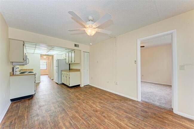 Building Photo - 305 30th Ave W
