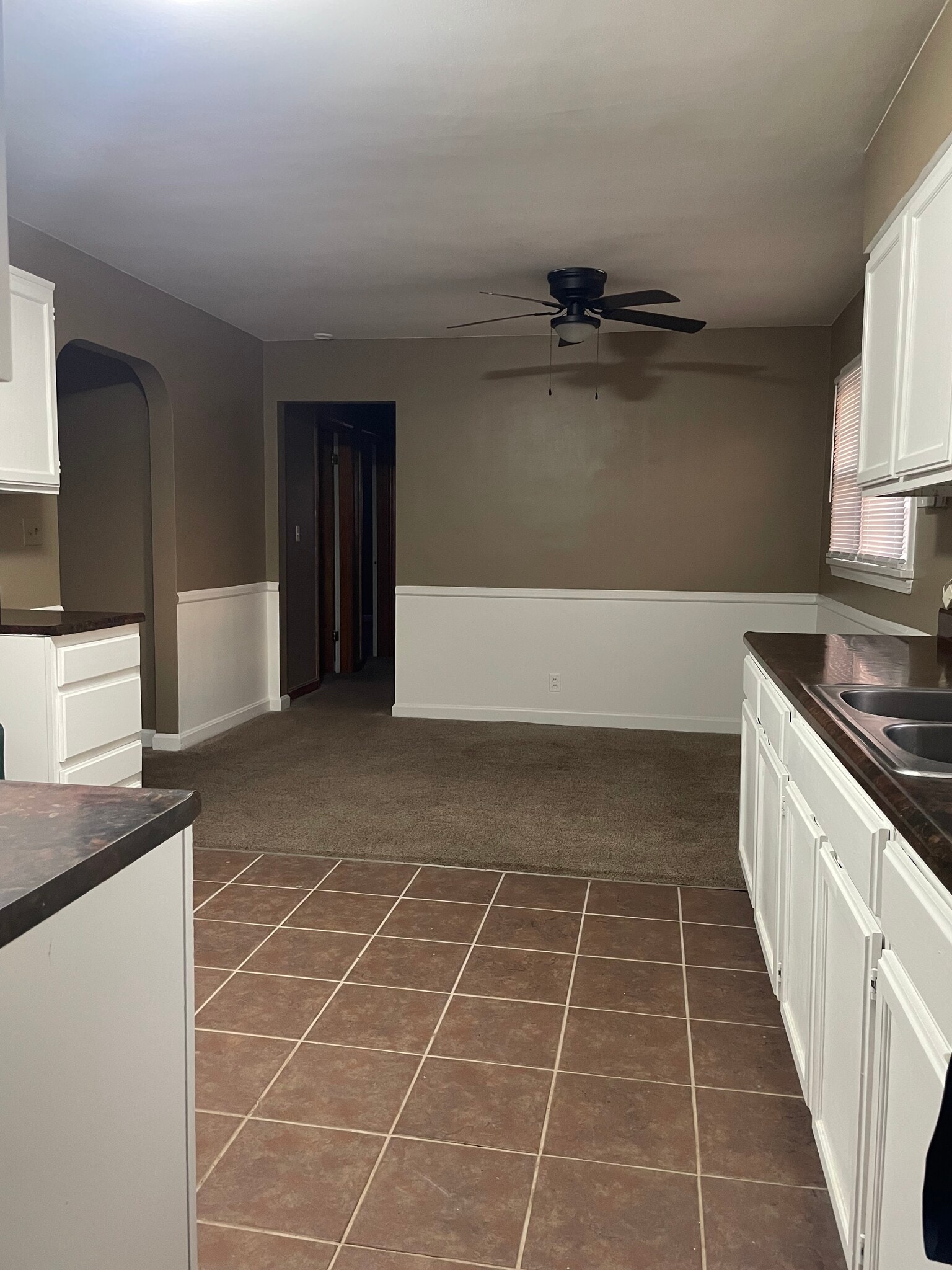 Kitchen / Dinning - 2606 Crums Ln