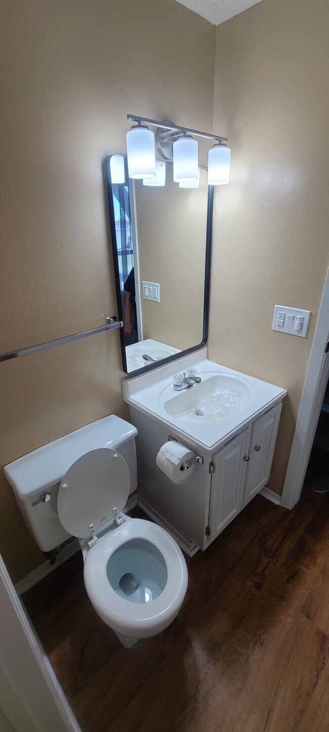 Building Photo - 315 Meadow Dr