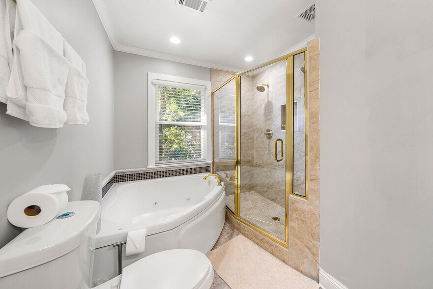 Building Photo - 455 Cove Dr NE