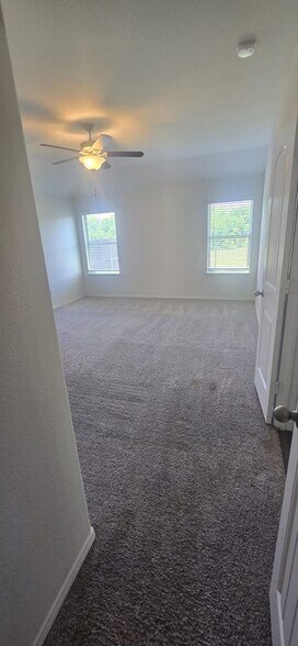 Building Photo - 1350 Acmite Ave