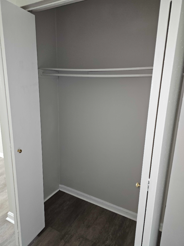 Building Photo - 5856 Highview Dr