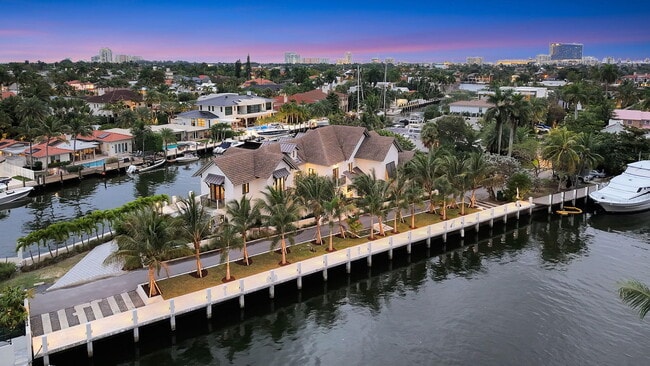 Building Photo - 400 Mola Ave