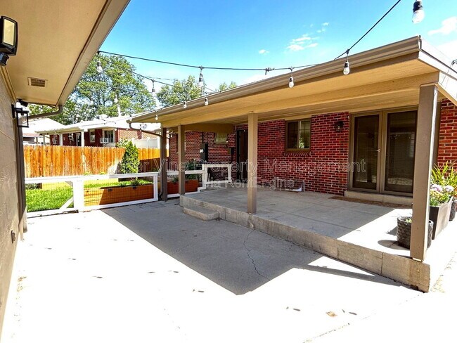 Building Photo - 7871 Yates St