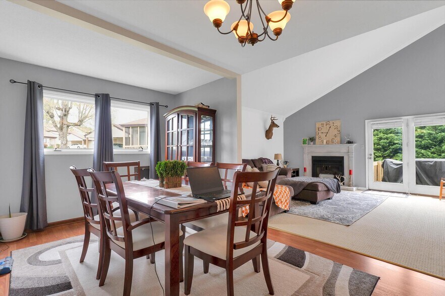 Building Photo - 1060 Pebble Dr