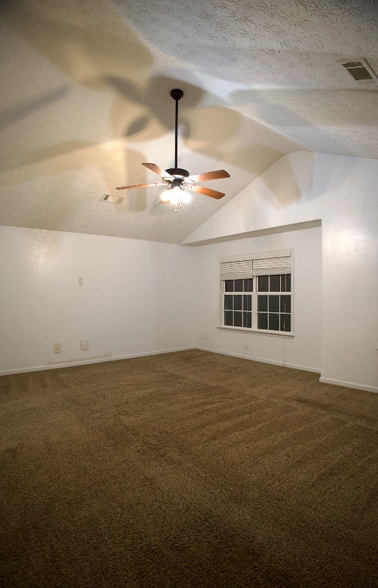 Building Photo - 12 Harding Dr