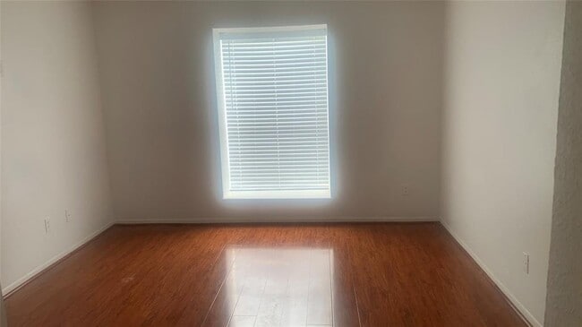 Building Photo - 10110 Forum W Dr