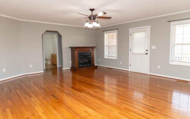 Building Photo - Beautiful!!!! Move in Ready!