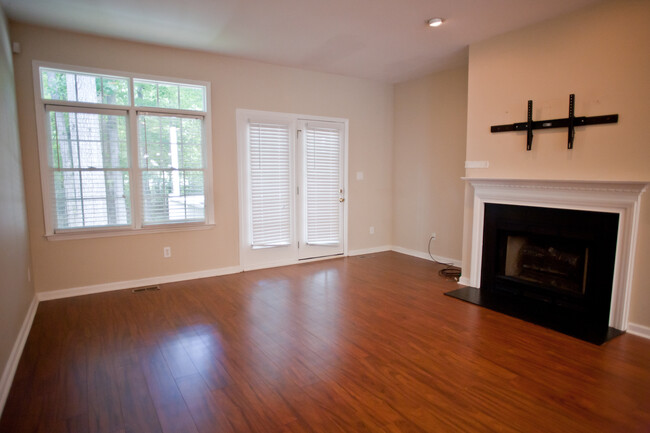 Building Photo - Spacious 3-Bedroom Ranch with Versatile Li...