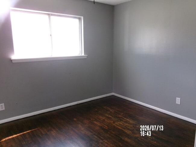 Building Photo - Spacious home with lots of personality located in Lawton Heights