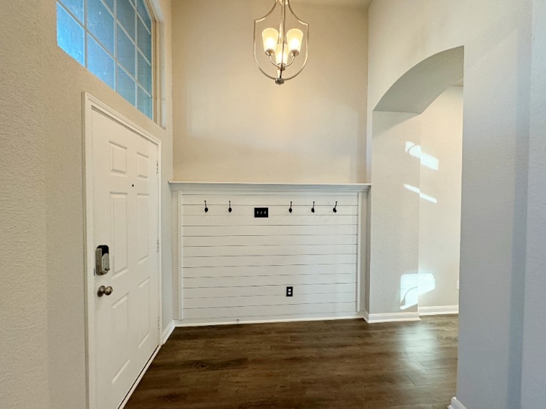 Building Photo - 2725 Keathley Dr