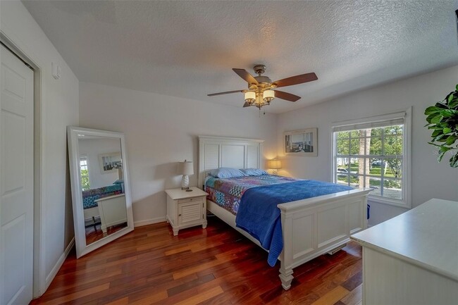 Building Photo - 5196 Beach Dr SE