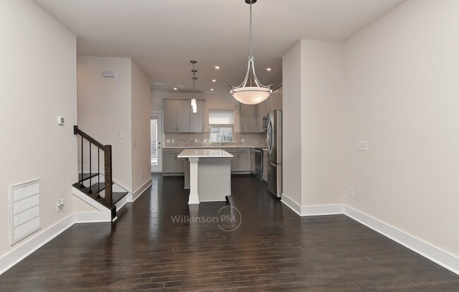 Building Photo - Luxury 3-Bed, 3.5-Bath Townhouse in Prime ...