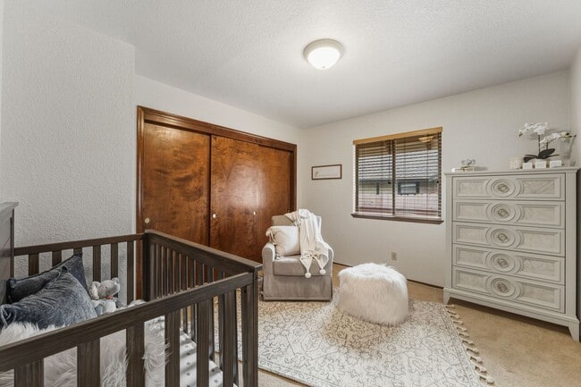 Building Photo - Quiet & Central Neighborhood - 3 Bedroom 2 Bathroom - Large Yard - Lawn Service Provided!