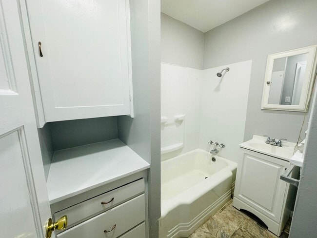 Building Photo - 7 E Clark St