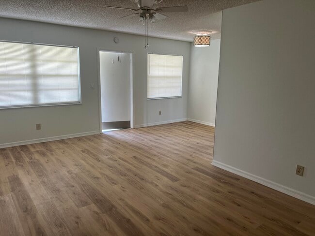 Building Photo - 98 Spring Lake Dr