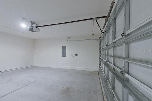 Building Photo - 8684 SW 44th Ct