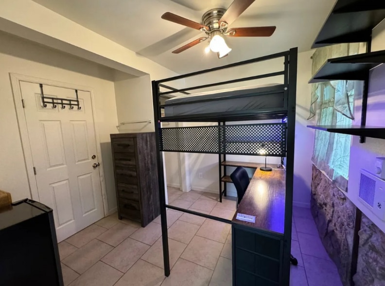 Building Photo - 0 E Newlove Dr