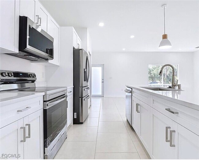 Building Photo - 829 Wabash St