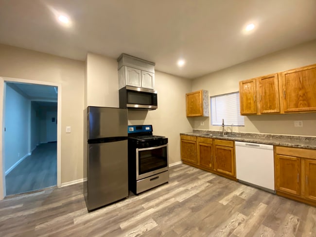 Kitchen - 4012 S Normandie Ave