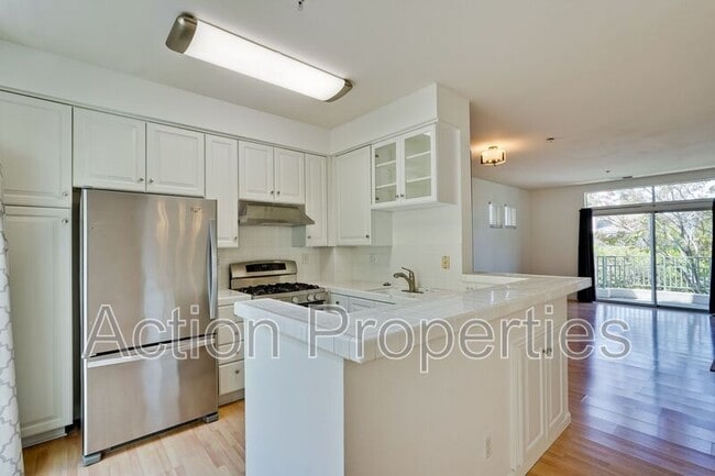 Building Photo - 146 Holly Ct