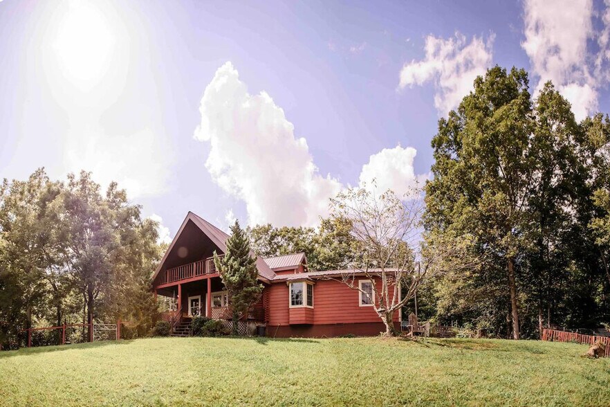 Building Photo - 264 Oak St