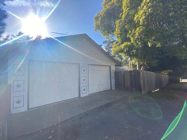 Building Photo - Updated 3-bedroom, 2-bath home in PG!
