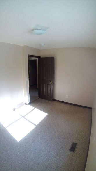 Bedroom - 1302 Albert Ave