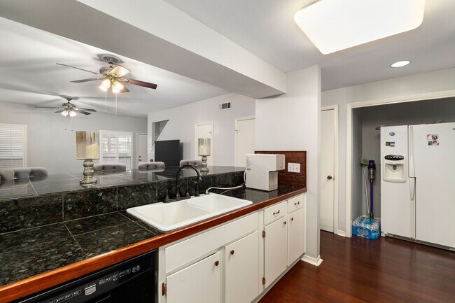 Building Photo - 1625 Prairie Grove Dr