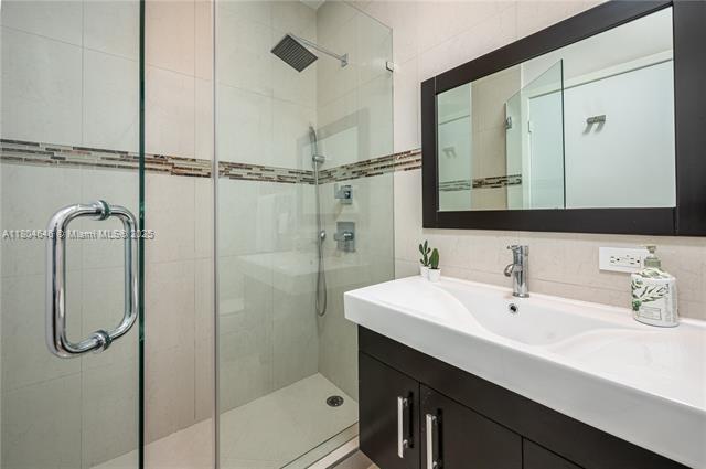 Building Photo - 901 Brickell Key Blvd