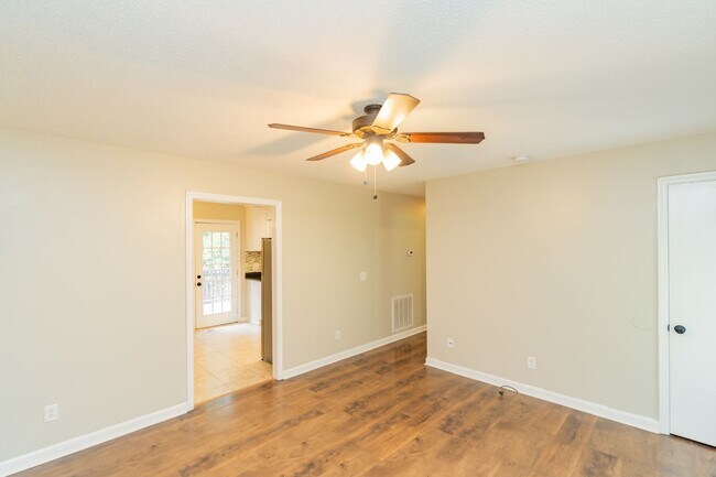 Building Photo - 3 Bedroom, 2 Bath Charmer in Ringgold, GA!!
