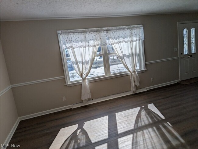 Building Photo - 703 Avondale St