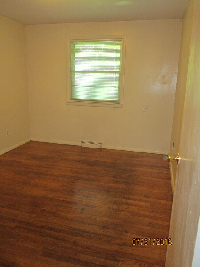 Bedroom 1 - 1100 Woodland St