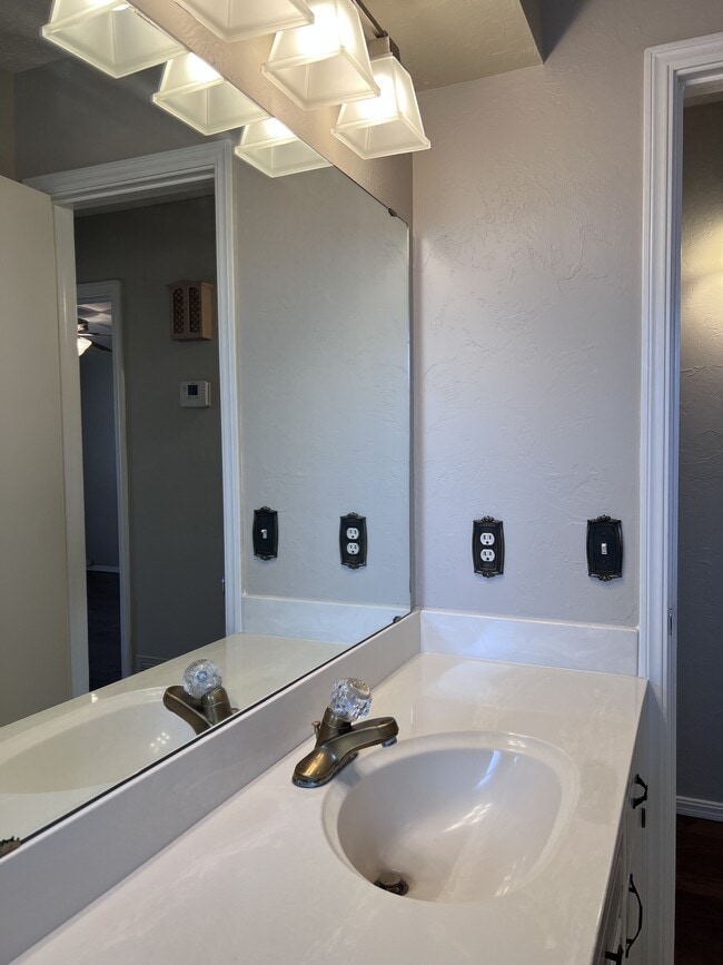 Building Photo - 2909 N Tropicana Ave