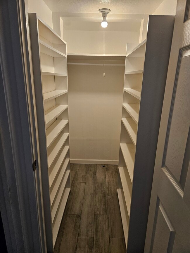 Building Photo - 1007 Utopia Ln