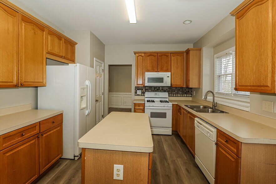 Building Photo - 312 Viceroy Curve