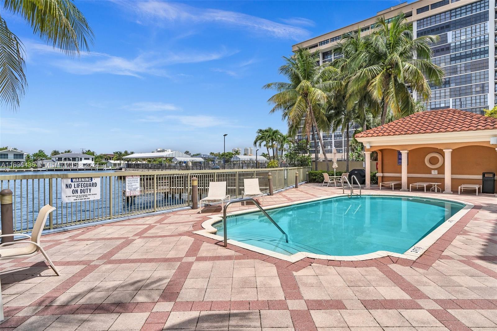 Building Photo - 2069 S Ocean Dr