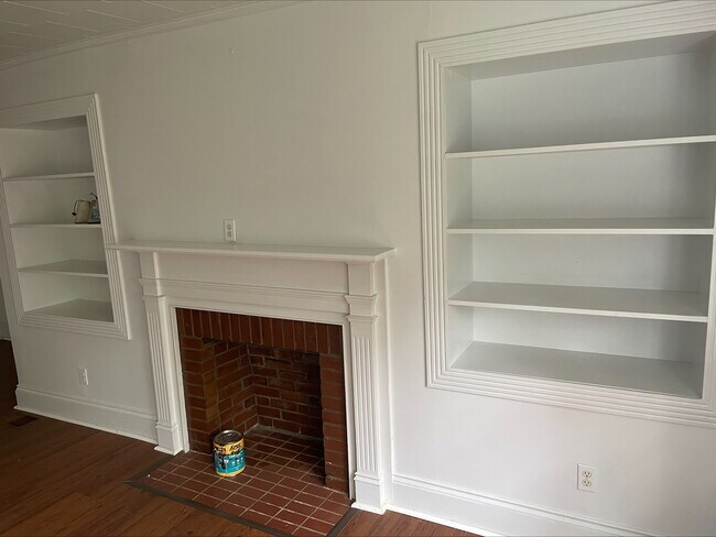 Building Photo - 713 S Cedar St