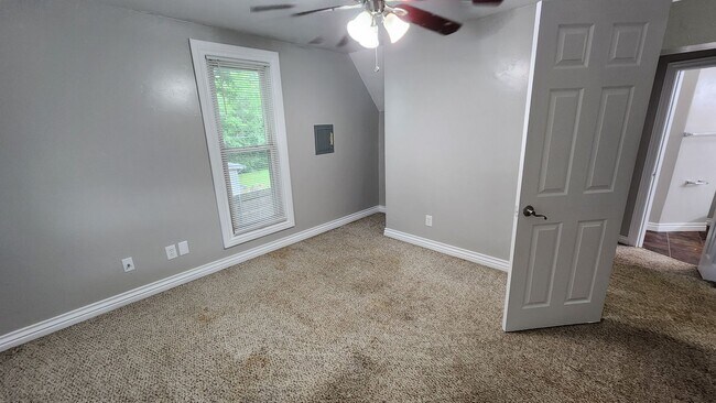 Building Photo - 4 bed 2 bath house in Edmond, OK next to UCO campus
