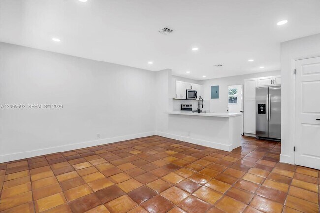 Building Photo - 850 SW 12th Ct
